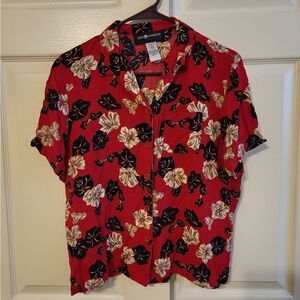 NWOT Sag Harbor Petite red/black/white floral collard button-down blouse